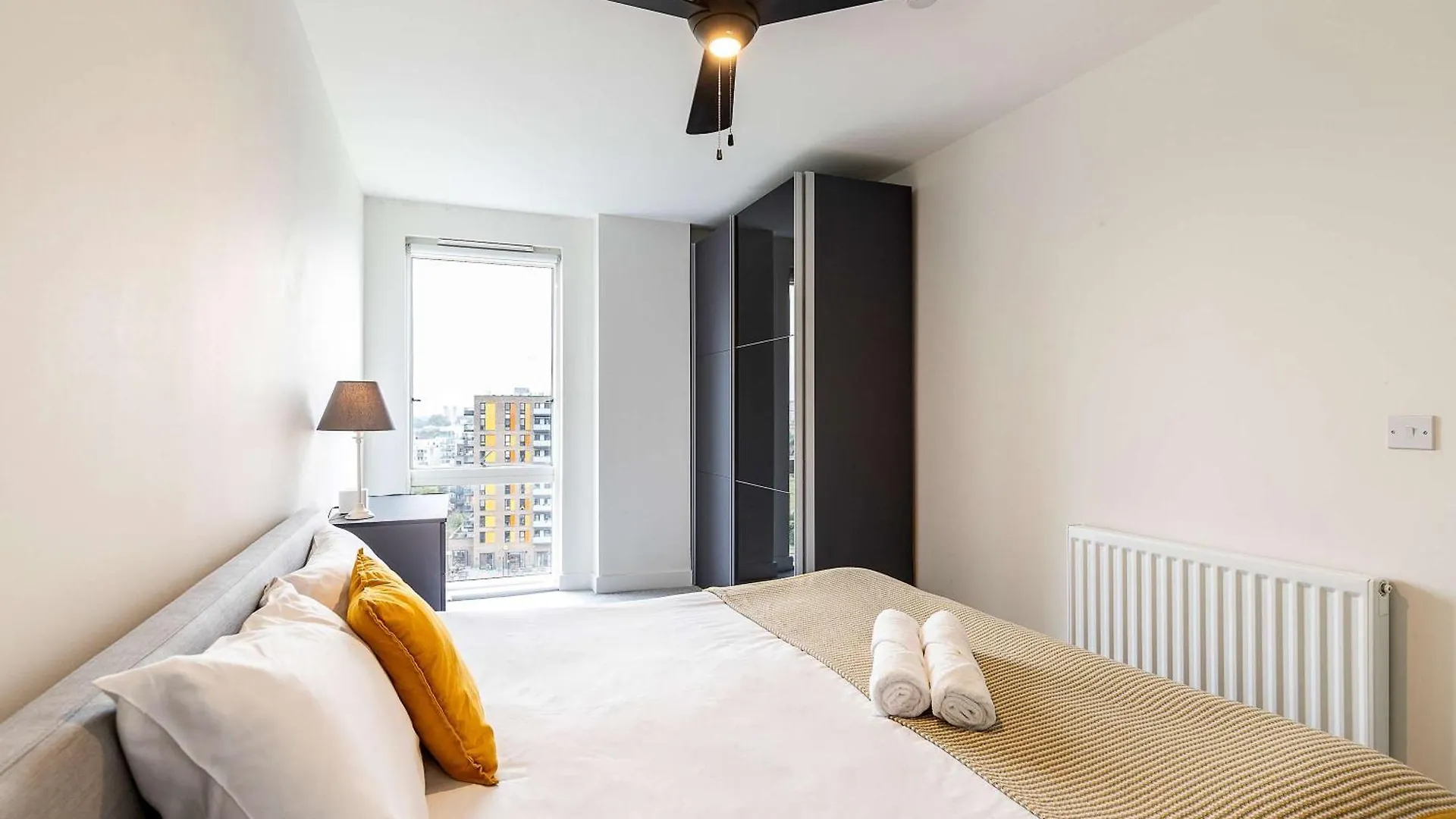 3Br Poplar Apt Views Of Canary Wharf London Lägenhet
