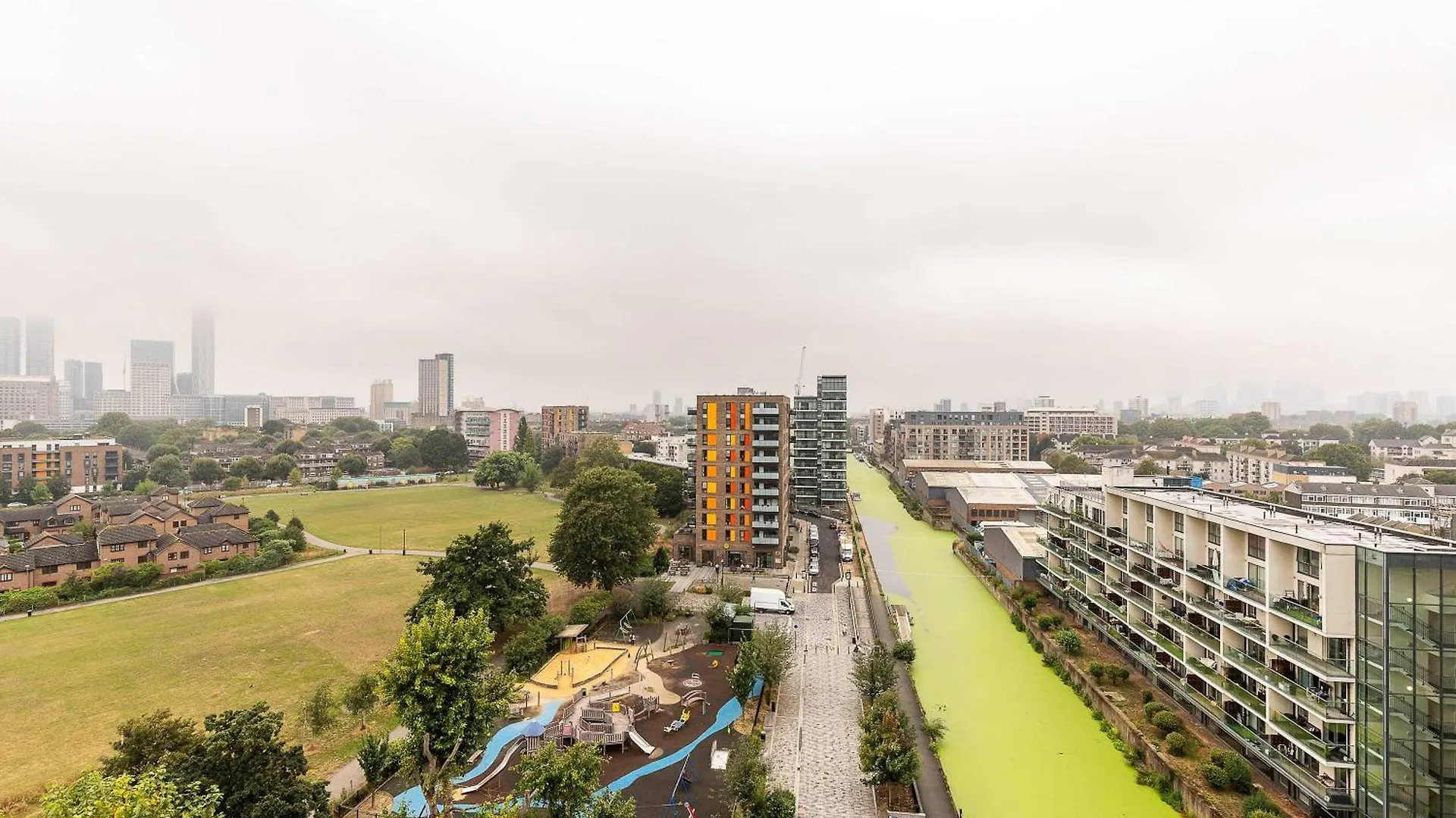 3Br Poplar Apt Views Of Canary Wharf London Lägenhet