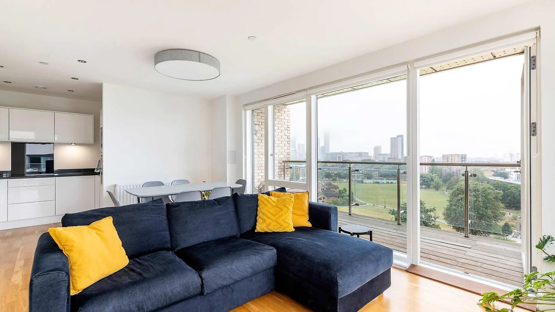 3Br Poplar Apt Views Of Canary Wharf London Lägenhet