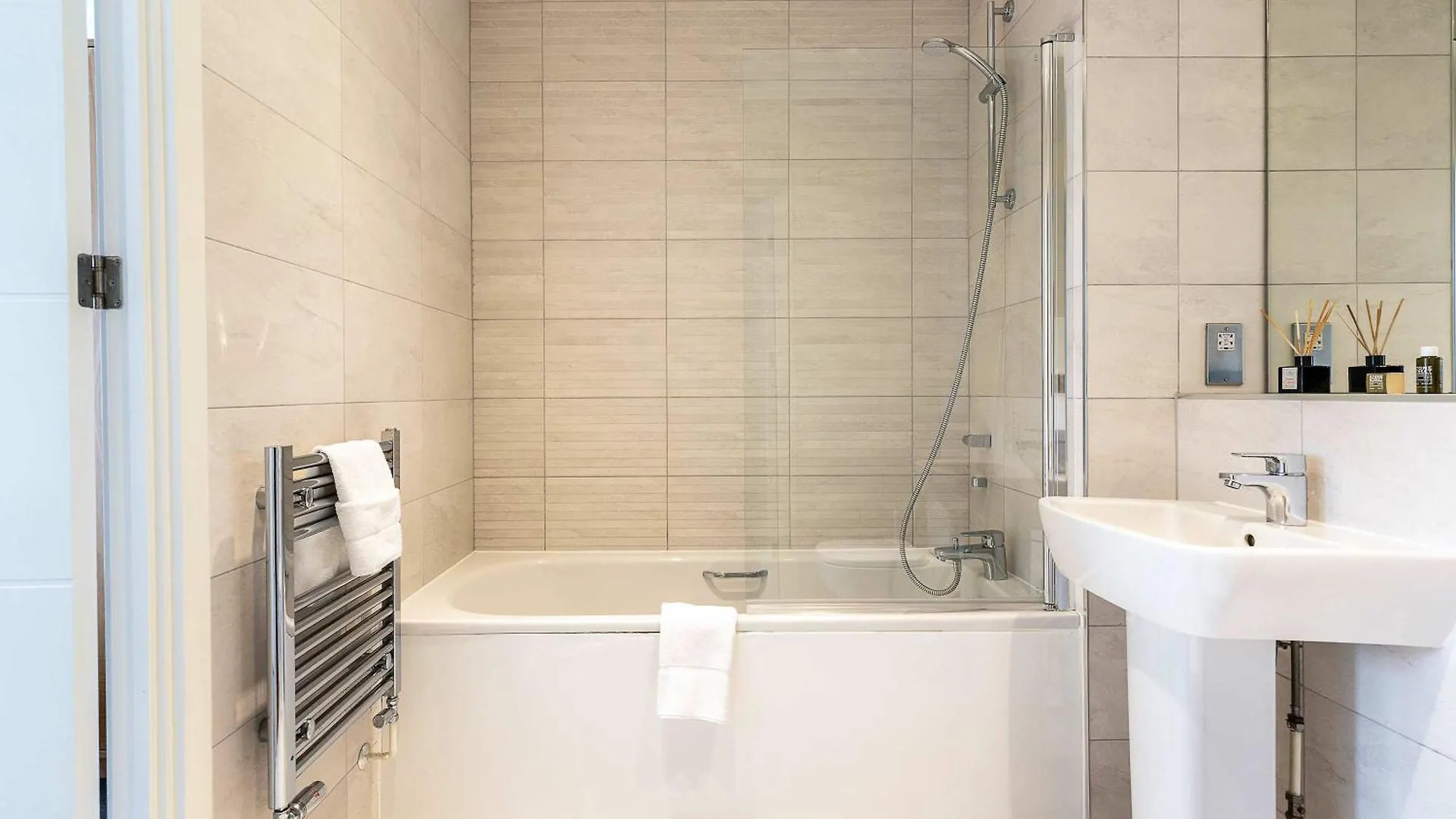 Lägenhet 3Br Poplar Apt Views Of Canary Wharf London Storbritannien