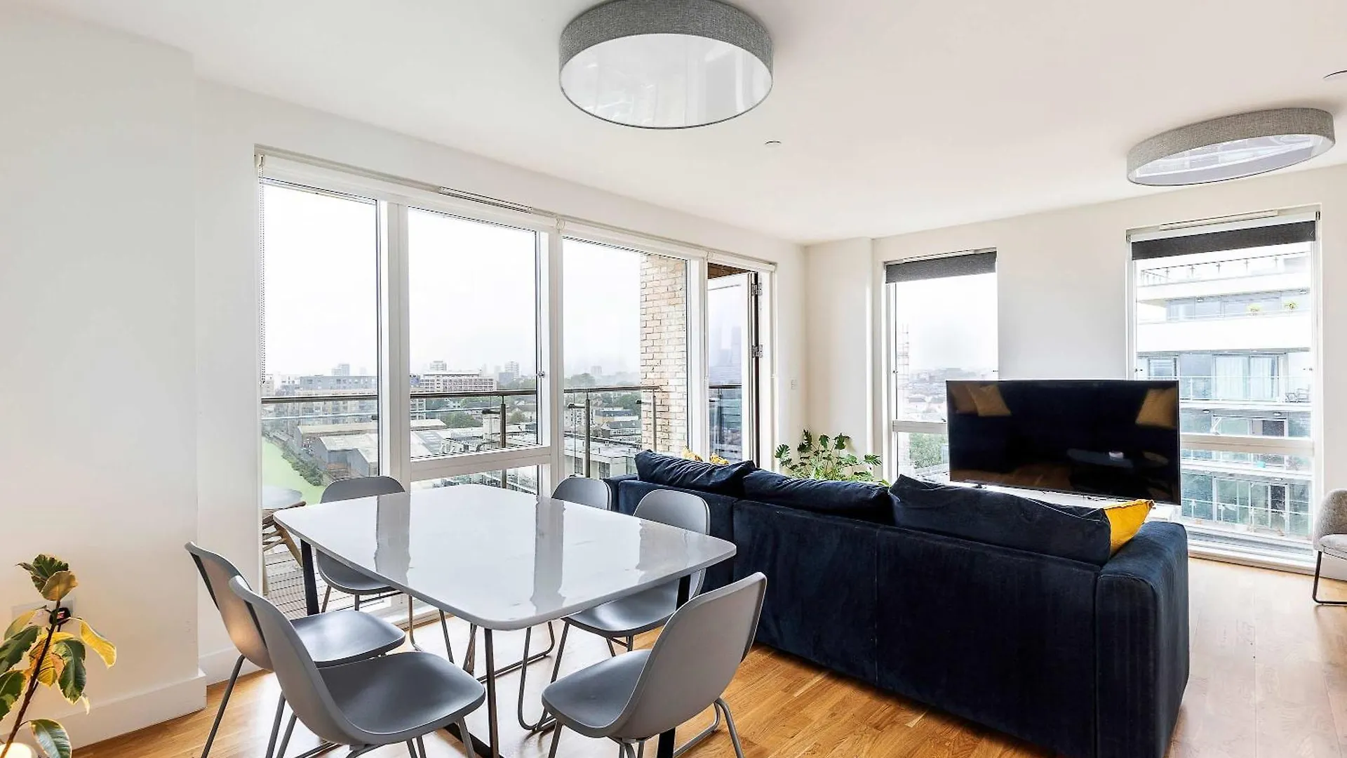 3Br Poplar Apt Views Of Canary Wharf London Storbritannien