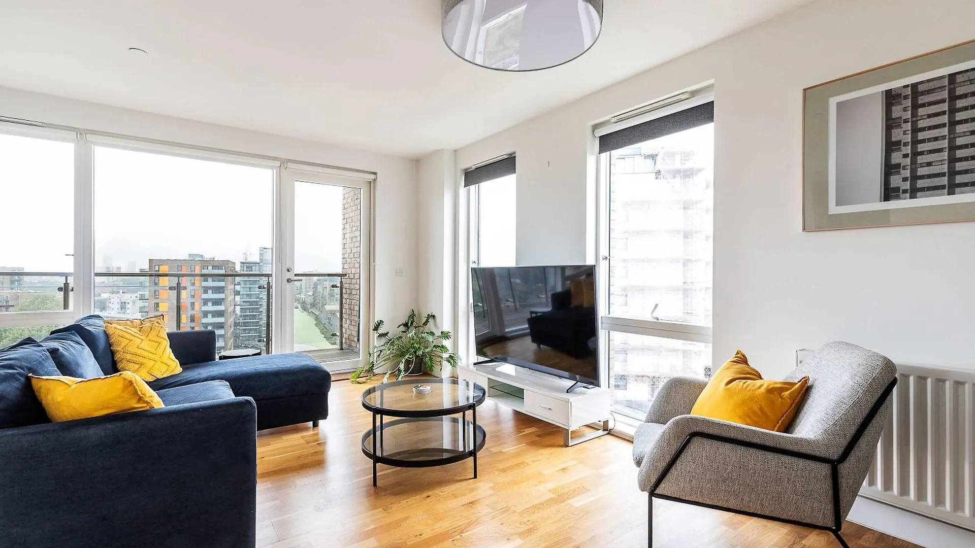 3Br Poplar Apt Views Of Canary Wharf London